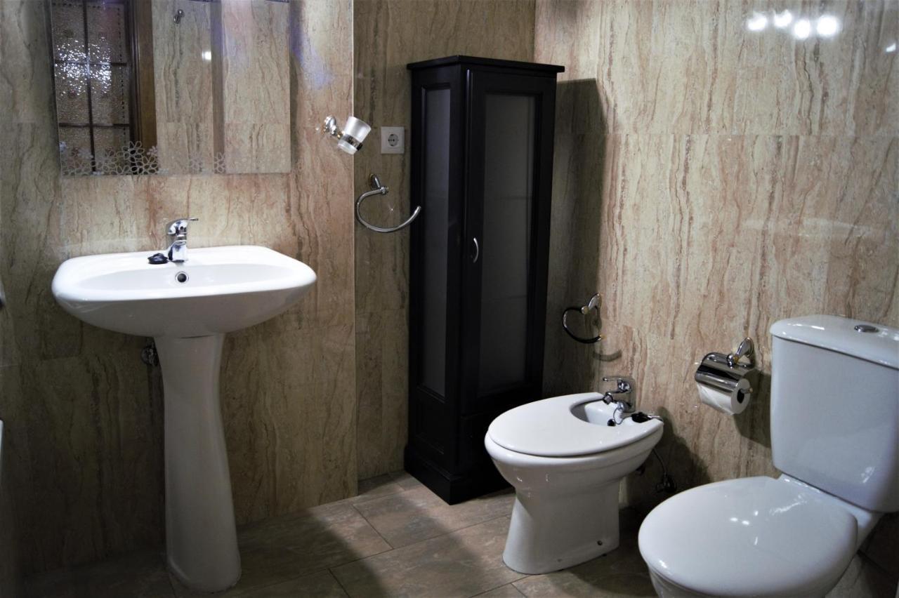 Amplio Piso 8 Mts Mezquita - Wifi - A/C - Parking Cordoba Dış mekan fotoğraf